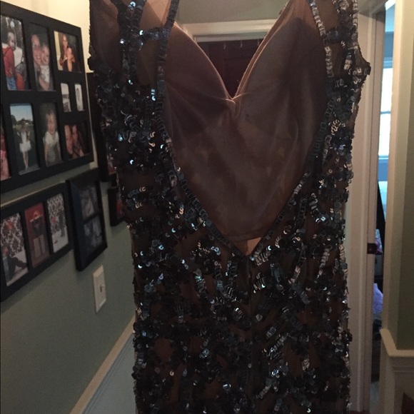 Gown - Picture 3 of 8